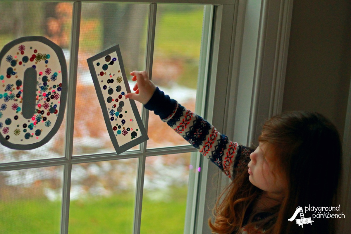 New Year's Craft for Toddlers - Press Numbers to Windows