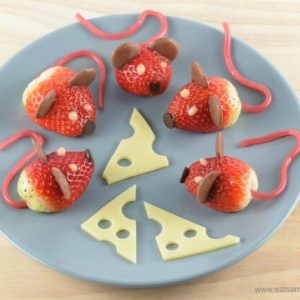 These-strawberry-mice-make-super-cute-party-food-fun-food-recipe-and-video-tutorial-from-Eats-Amazing-UK